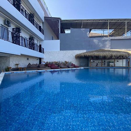 Zasgo Hotel Лабуан-Бахо Экстерьер фото