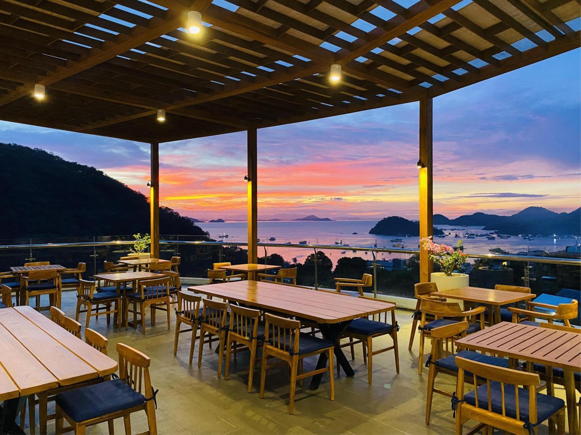 Zasgo Hotel Лабуан-Бахо Экстерьер фото