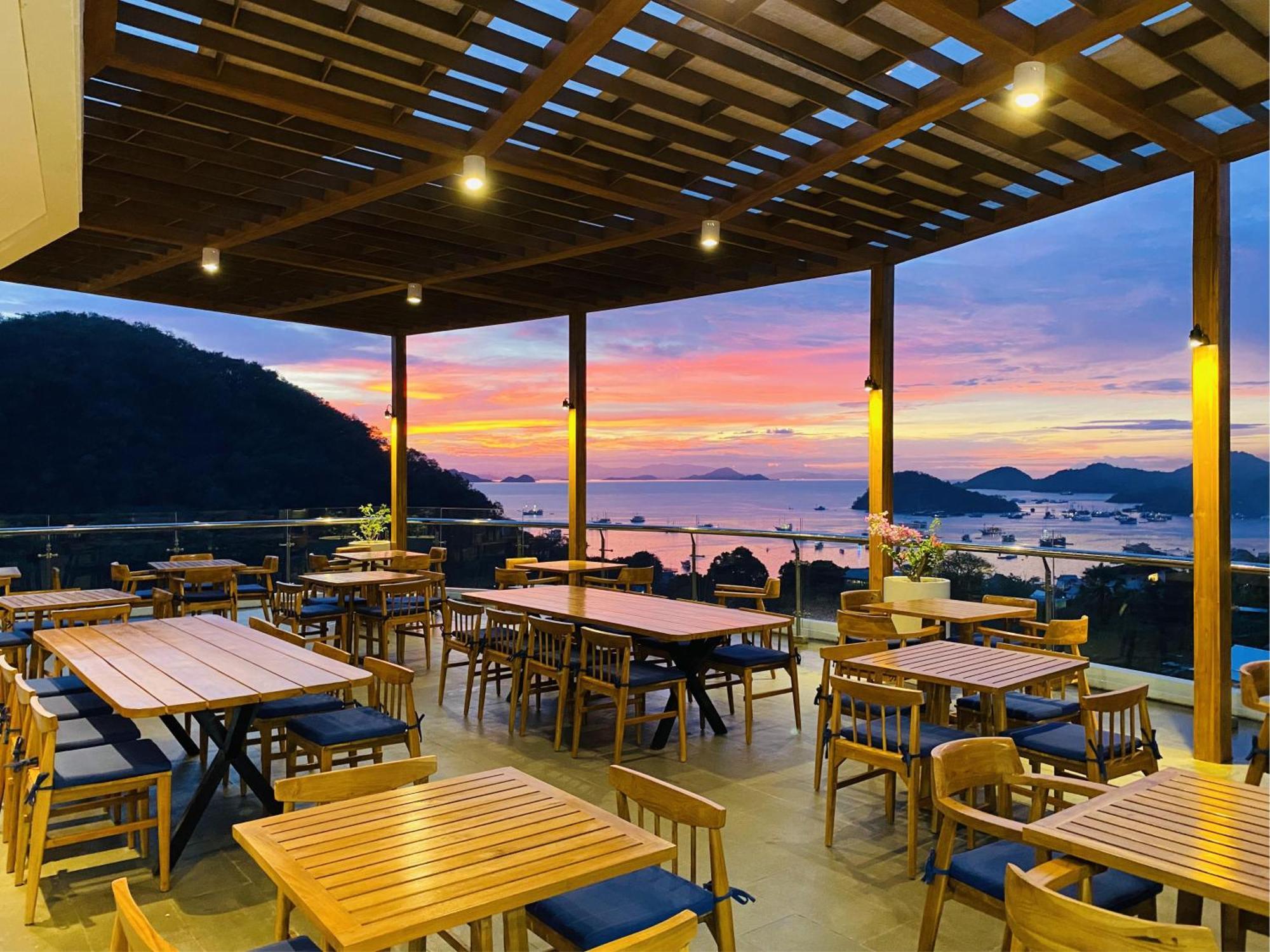 Zasgo Hotel Лабуан-Бахо Экстерьер фото