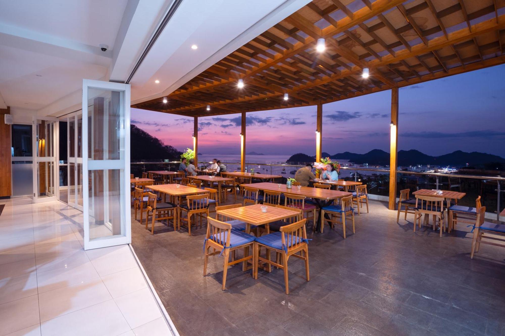 Zasgo Hotel Лабуан-Бахо Экстерьер фото
