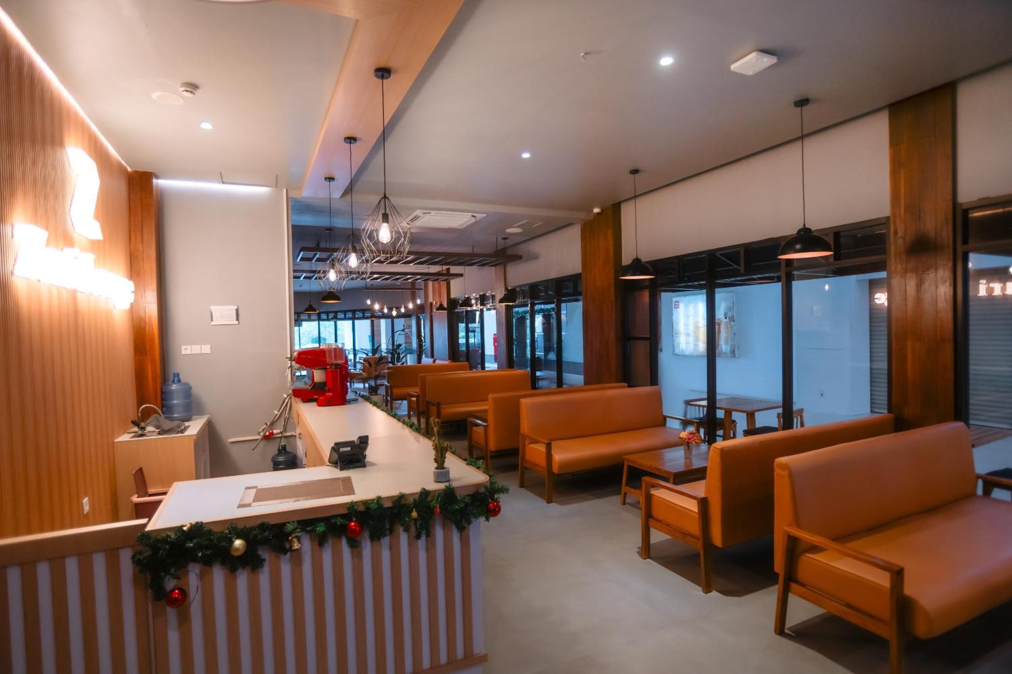 Zasgo Hotel Лабуан-Бахо Экстерьер фото