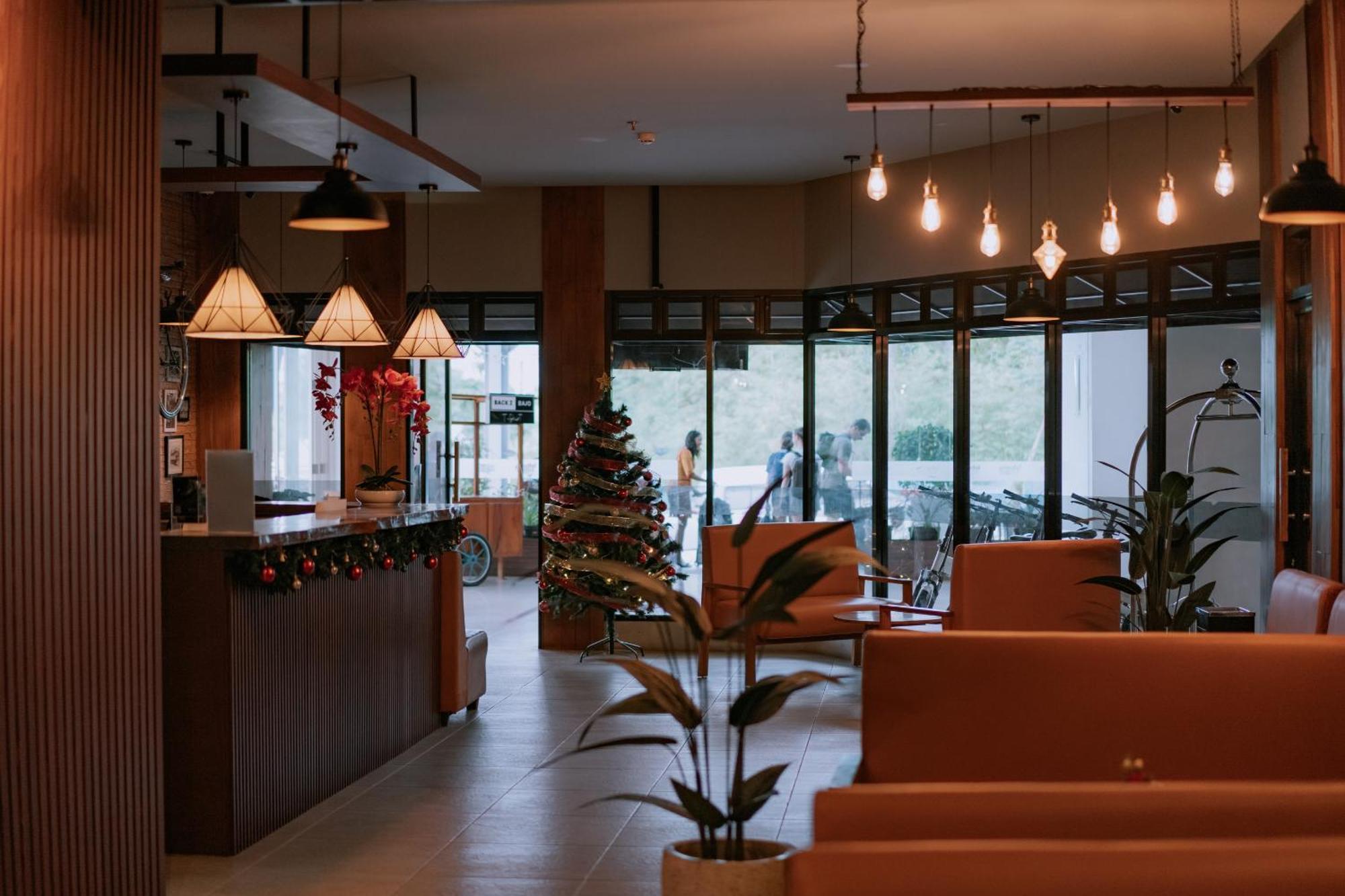 Zasgo Hotel Лабуан-Бахо Экстерьер фото