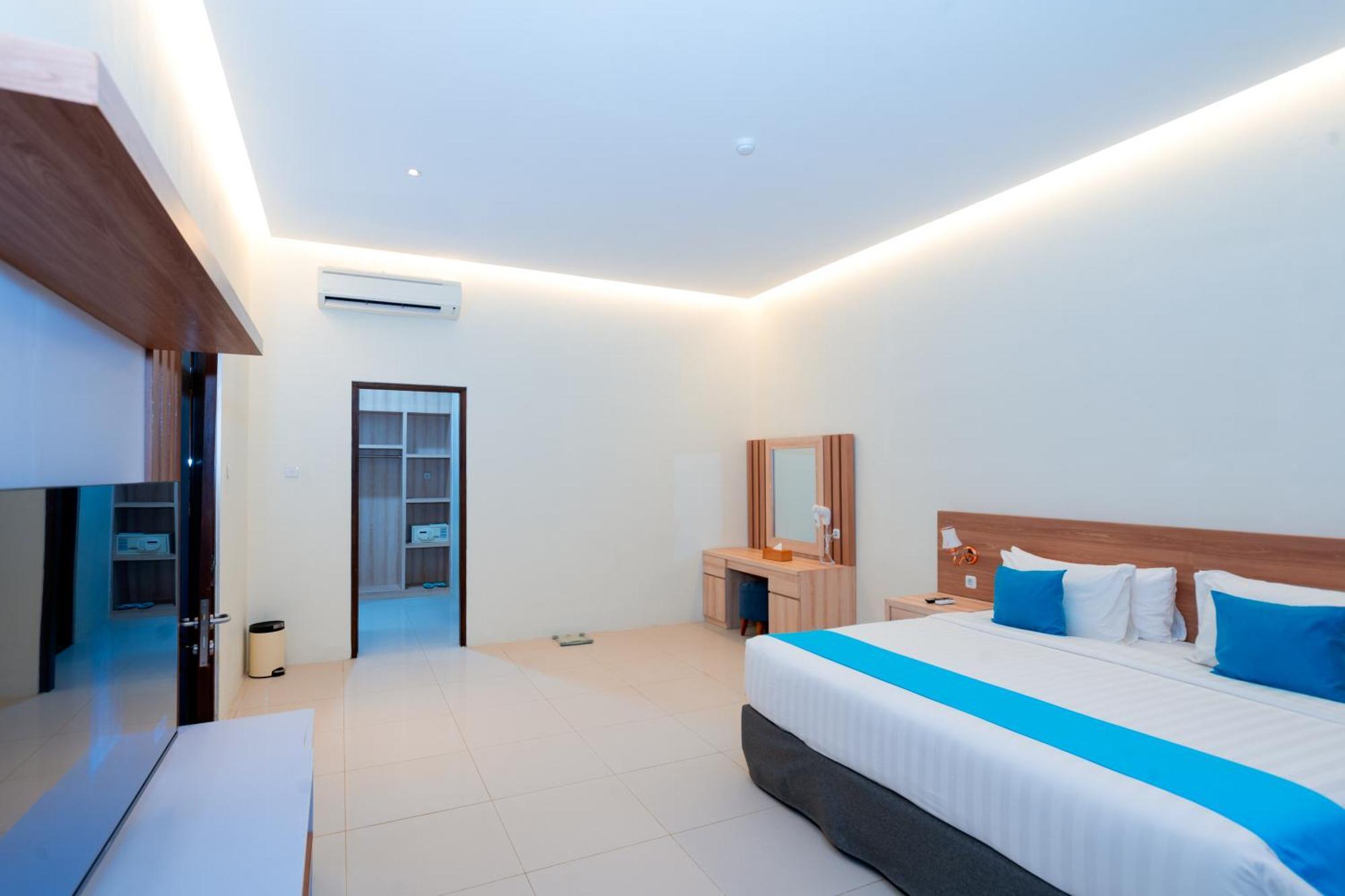 Zasgo Hotel Лабуан-Бахо Экстерьер фото