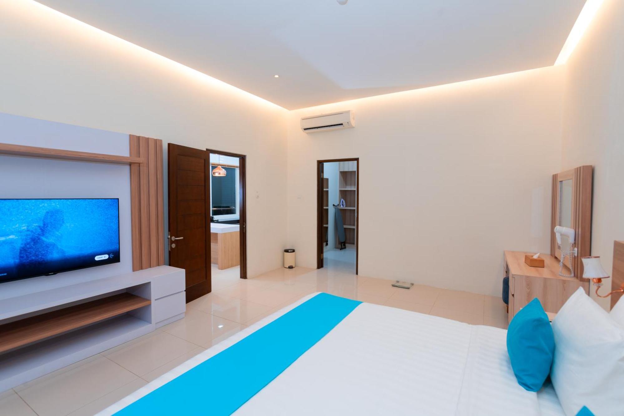 Zasgo Hotel Лабуан-Бахо Экстерьер фото