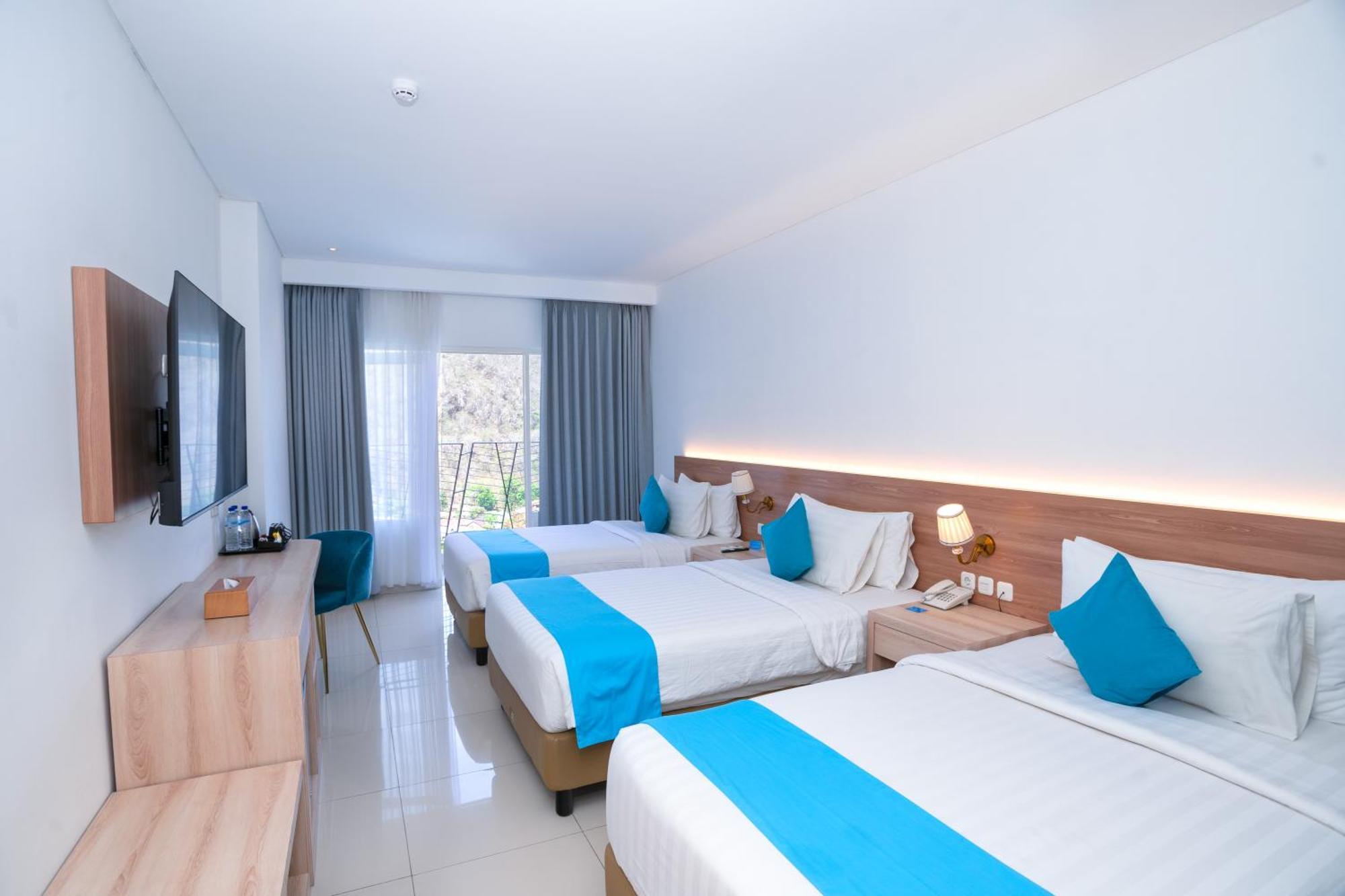Zasgo Hotel Лабуан-Бахо Экстерьер фото