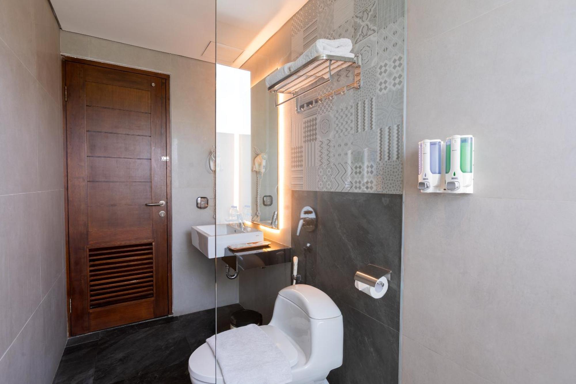 Zasgo Hotel Лабуан-Бахо Экстерьер фото