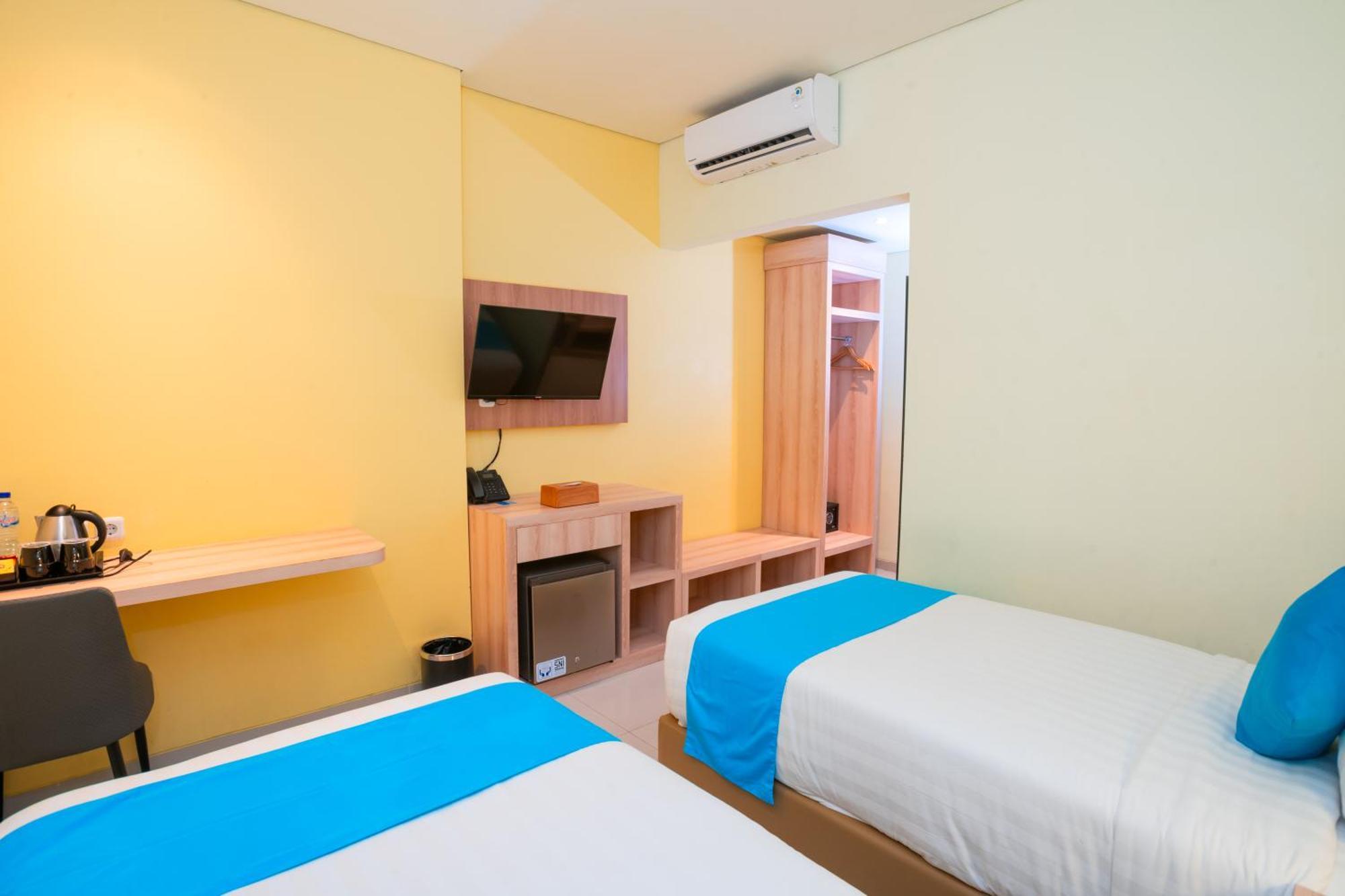 Zasgo Hotel Лабуан-Бахо Экстерьер фото