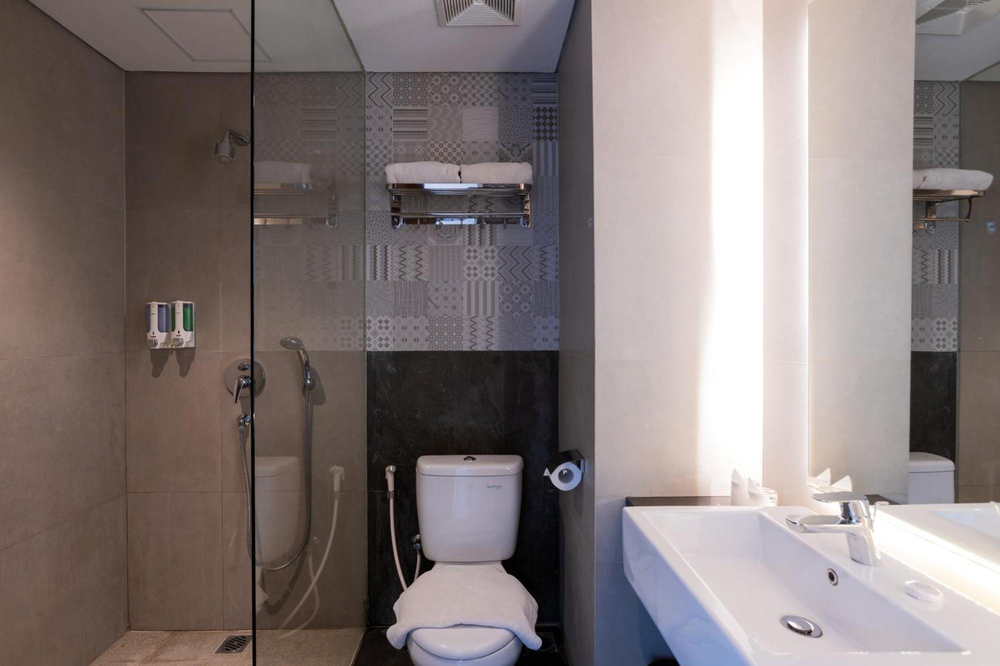 Zasgo Hotel Лабуан-Бахо Экстерьер фото