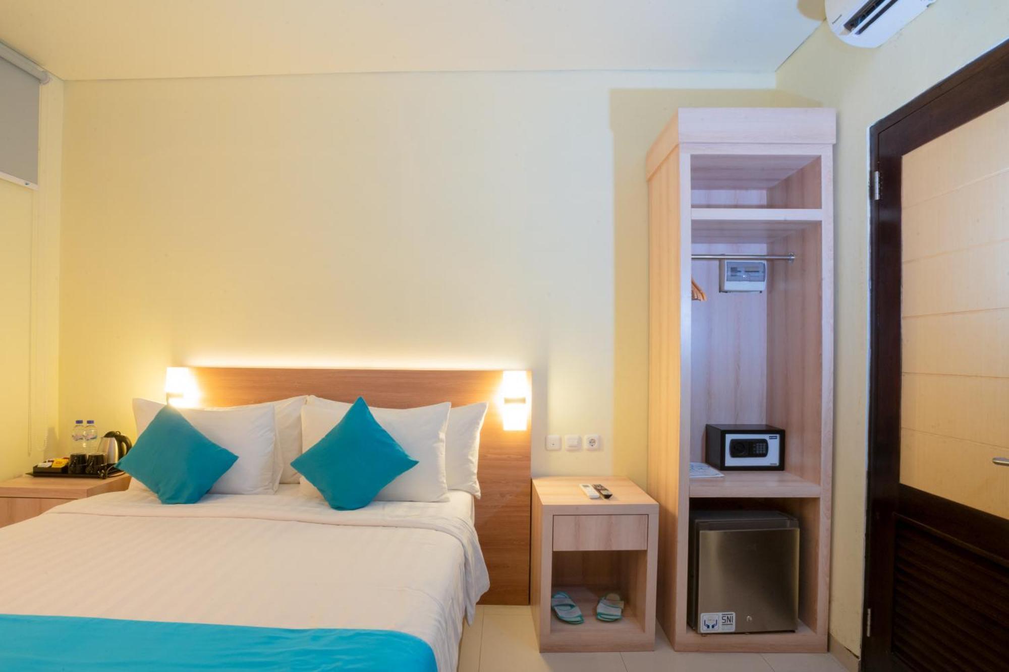 Zasgo Hotel Лабуан-Бахо Экстерьер фото