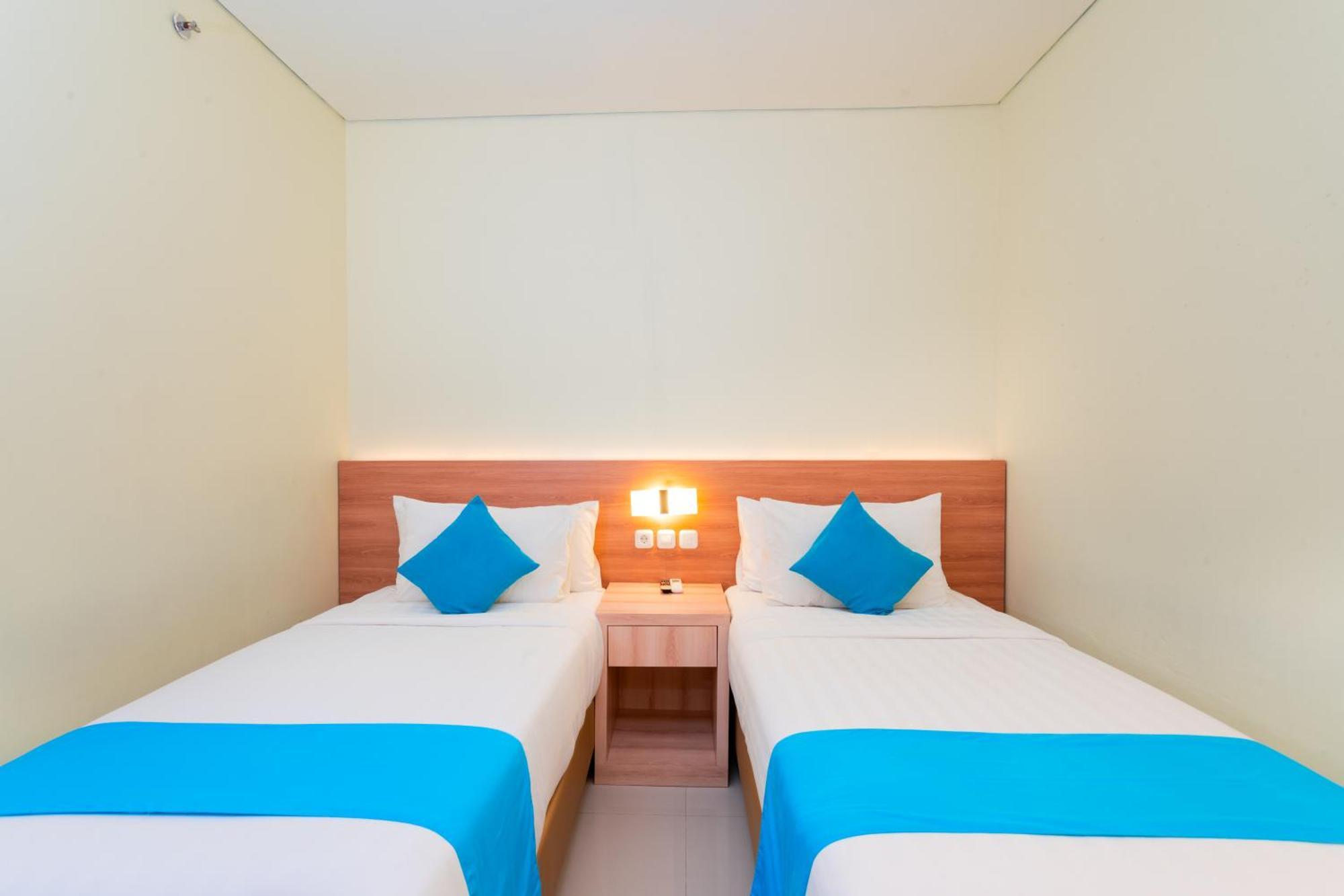 Zasgo Hotel Лабуан-Бахо Экстерьер фото